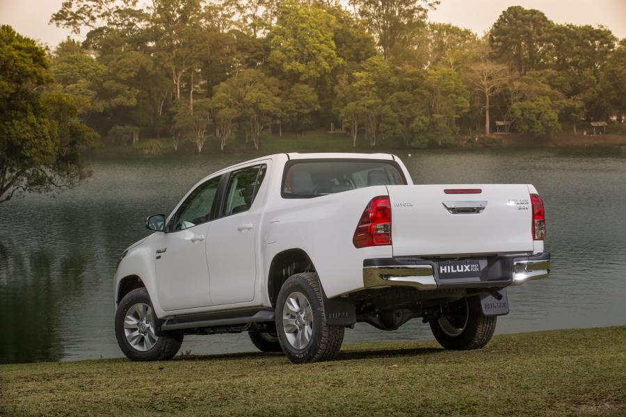  Toyota Hilux SRV Double Cab 2016 года  (LA) (фото 14 из 20)